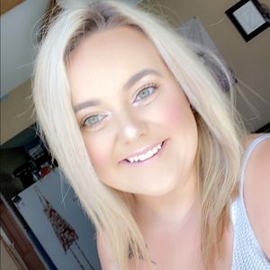 Meet your Posher, Holly